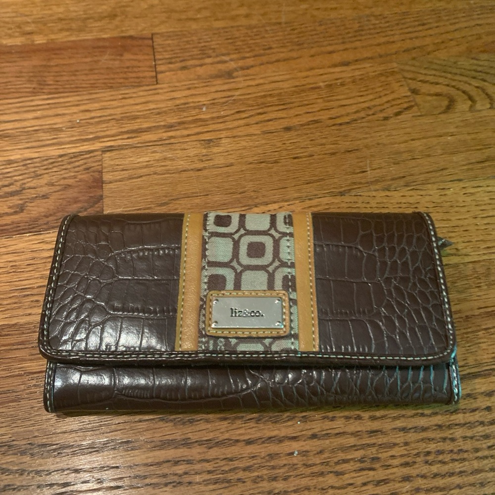 2000s Liz & Co. Brown Croc-Embossed Wallet